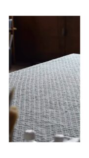 .
窓の外に、ふと気配。
視線の先で、岩魚が動き出す。

静けさが少し揺れ、
命の気配を帯びていく。

~~~~~~~~~~~~~~~~~~~~~~~~~~~~~~
命を吹き込む からくり工作キット
ココロメカニカ / COCORO MECHANICA
【Vol.01 岩魚 / イワナ】

A mechanical craft kit that brings form to life.